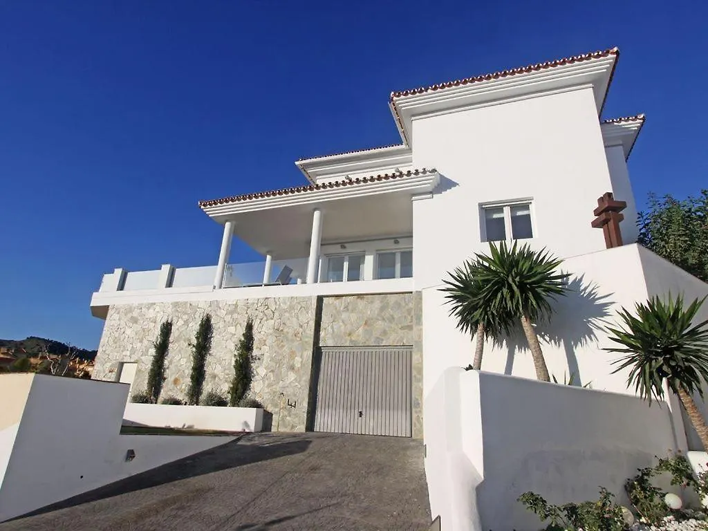 Modern Villa With Heated Pool, Jacuzzi, Sauna, Sleeps 10 Sitio de Calahonda