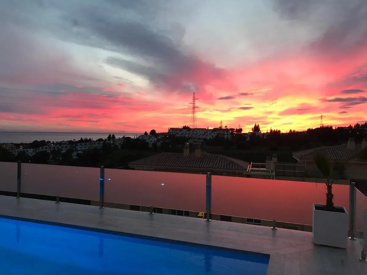Modern Villa With Heated Pool, Jacuzzi, Sauna, Sleeps 10 Sitio de Calahonda
