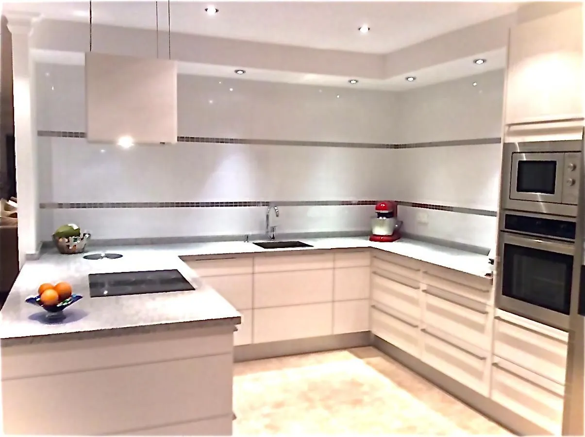 Modern Villa With Heated Pool, Jacuzzi, Sauna, Sleeps 10 Sitio de Calahonda