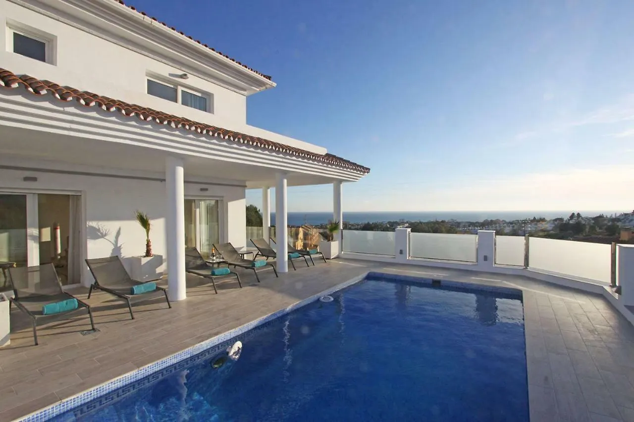 Modern Villa With Heated Pool, Jacuzzi, Sauna, Sleeps 10 Sitio de Calahonda